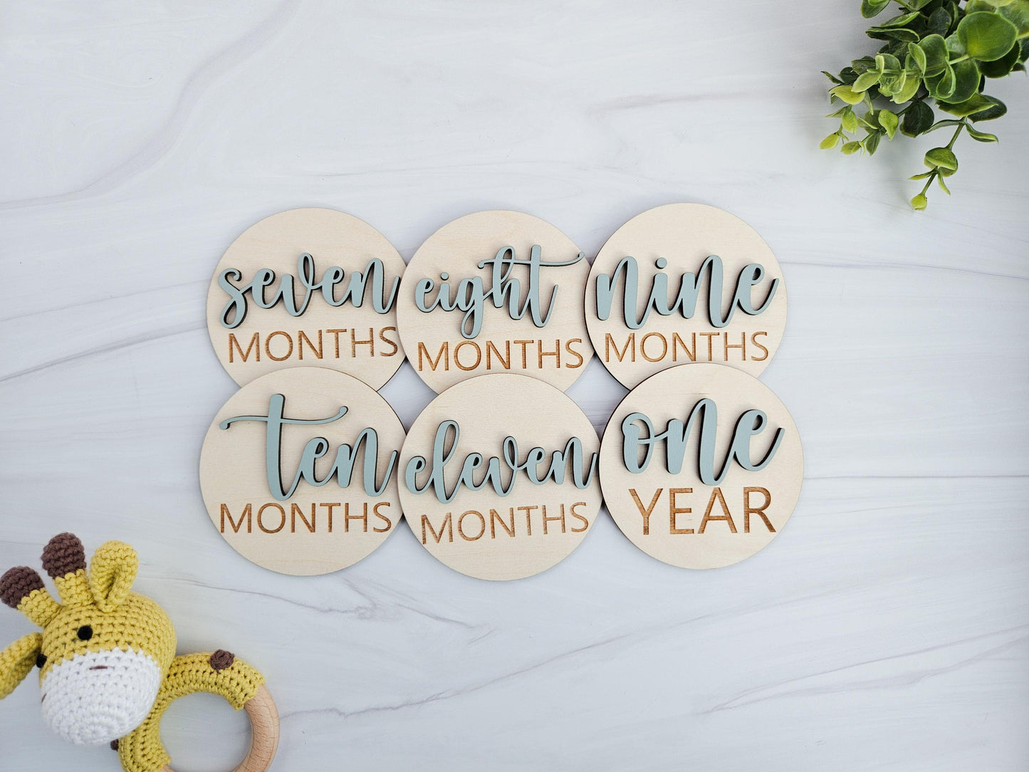 Wooden Baby Milestone Cards – 3D Monthly Milestone Discs for Baby Photos – Engraved Milestone Signs for Babies – Newborn Keepsake Gift